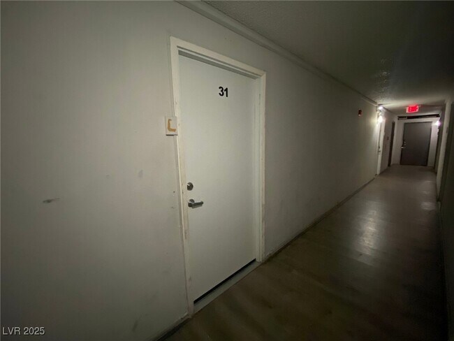 Building Photo - 305 N 10th St