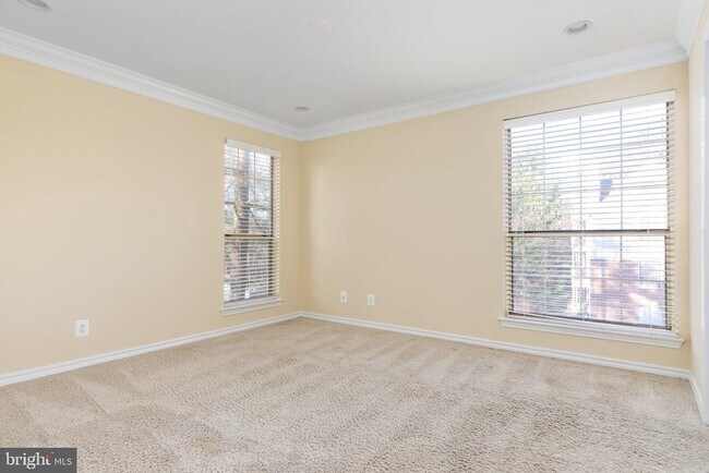 Building Photo - 3922 Penderview Dr