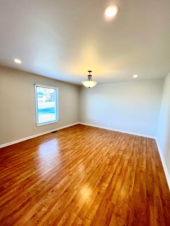 Building Photo - 228 Mark Dr