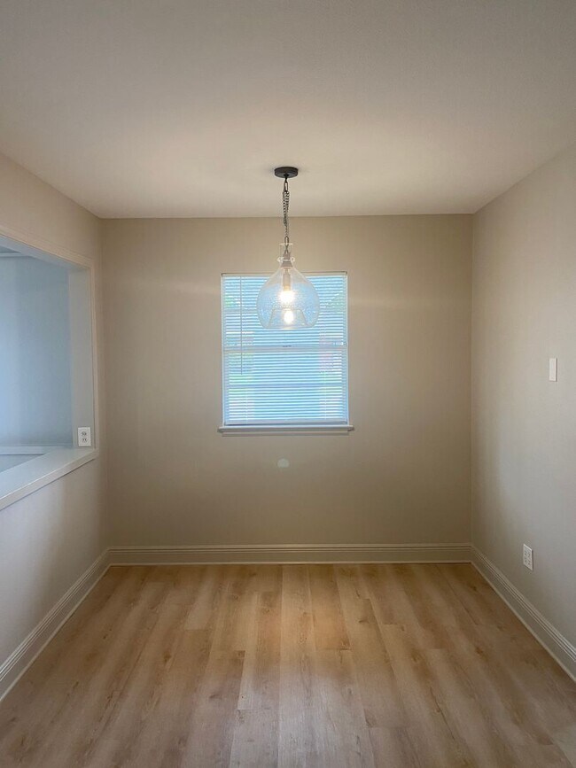 Building Photo - OCEAN SPRINGS GOLF CART DISTRICT - 3 BED 1 BATH HOUSE
