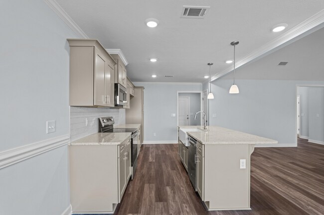Building Photo - 8922 Snelling Dr