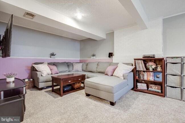 Building Photo - 8280 Wold Den Ct