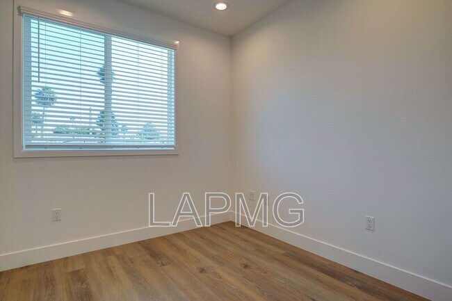 Building Photo - 4507 Saturn St