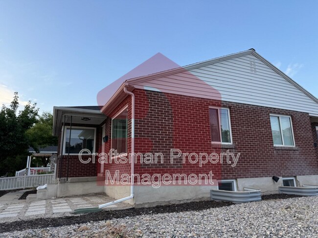 Building Photo - 2697 Glenmare St