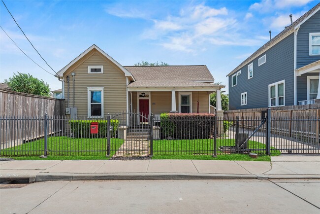 Primary Photo - 1220 Wagner St