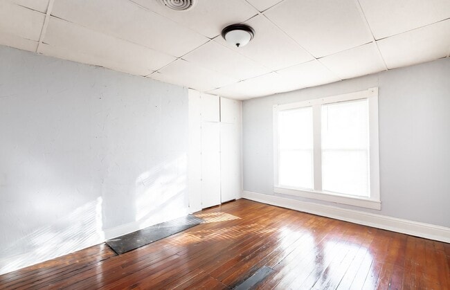 Building Photo - 917 Watt St