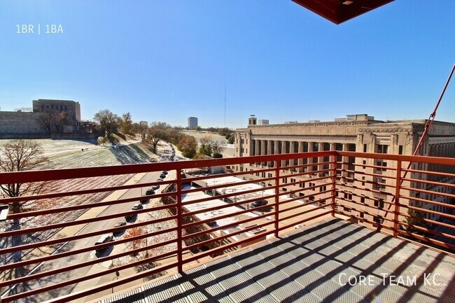 Building Photo - 217 W Pershing Rd