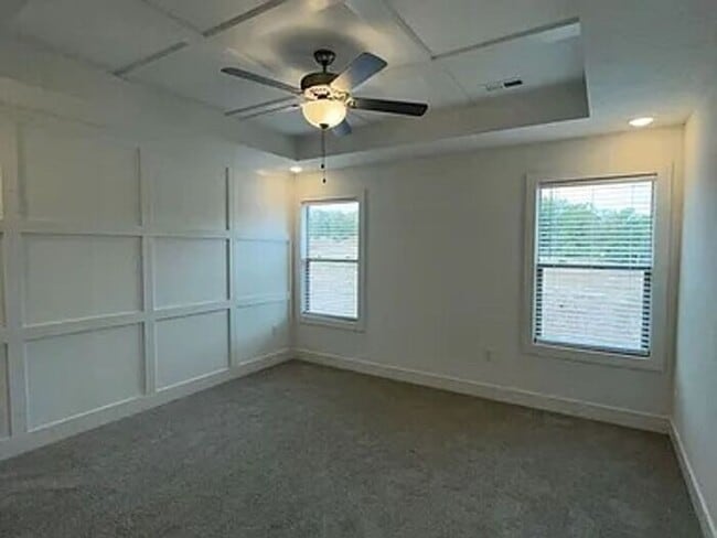 Building Photo - Gorgeous 3 bedroom / 2/5 bath in Park Hill schools!