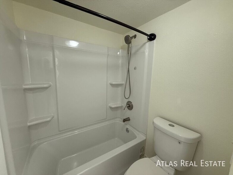 Building Photo - 4554 E Paradise Village Pkwy N