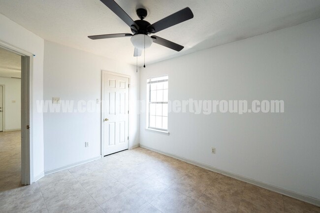 Building Photo - 1765 Longfellow Dr