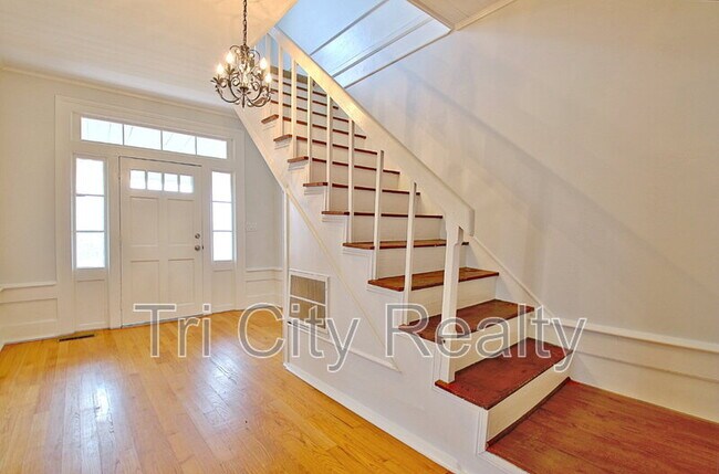 Building Photo - 115 Church Aly