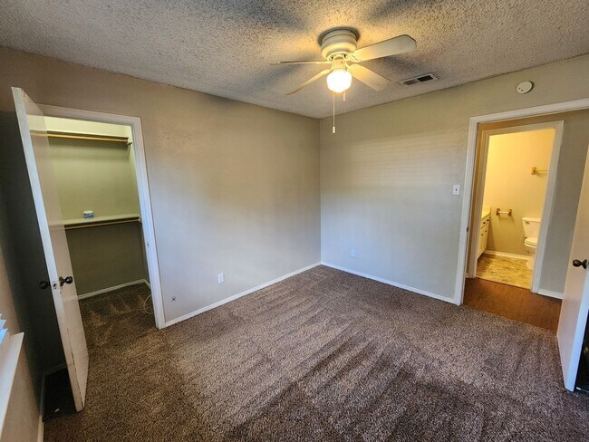Building Photo - Classic 3 bedroom in Haltom City