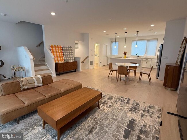 Building Photo - 3006 S Northbank Pl
