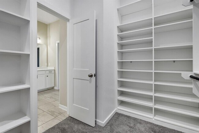 Building Photo - 7011 Winterberry Gln Ln