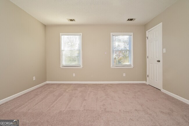 Building Photo - 310 Lakefront Dr