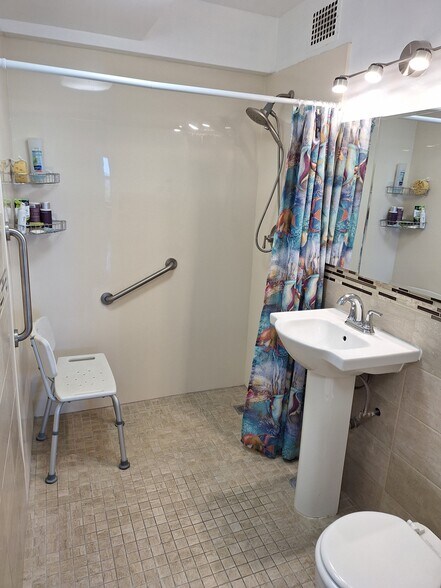 Bath 2 - accessible - 4200 N Marine Dr