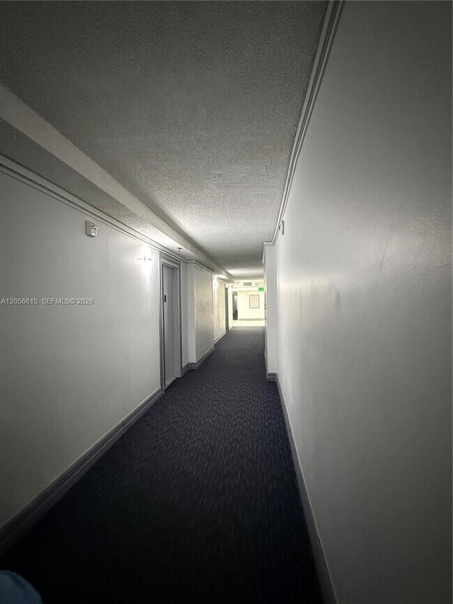 Building Photo - 17011 N Bay Rd