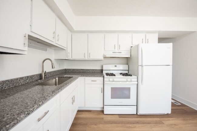 Building Photo - 3012 Larkmoor St