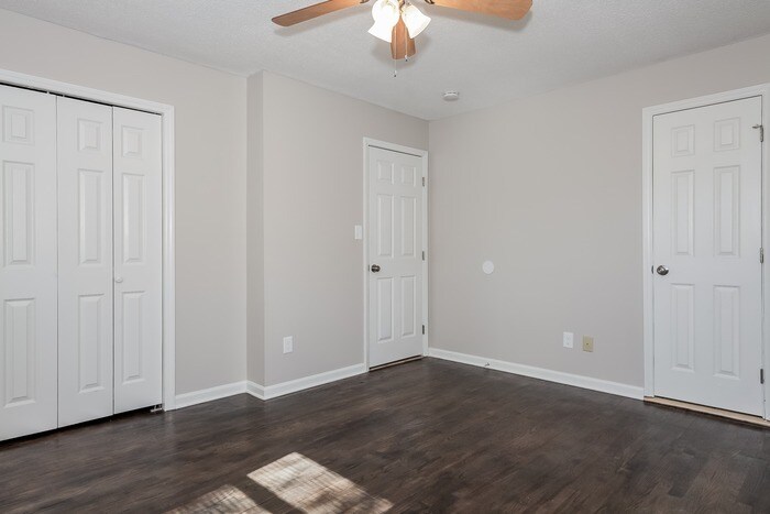 Building Photo - 2518 Fairgreen Dr