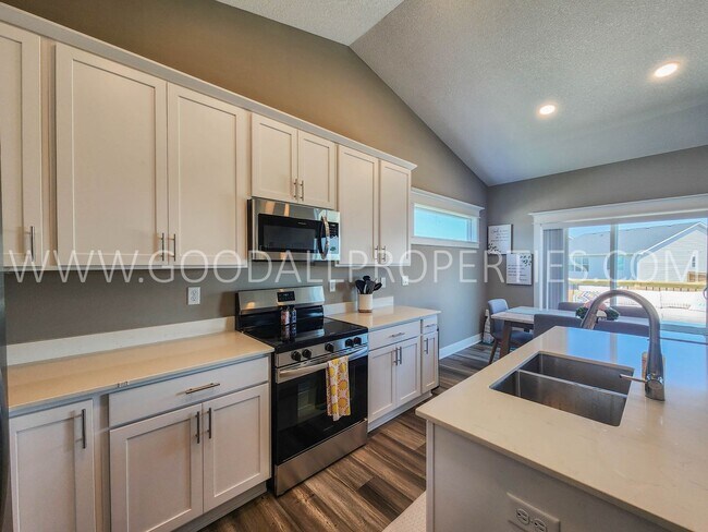 Building Photo - 4 bedroom 3 bathroom Ranch Style home with over 2500 sq feet of living space and a Finished Basement