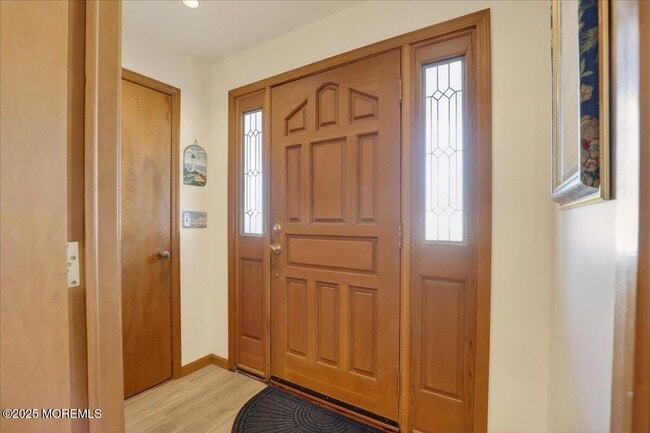 Building Photo - 8 Ortley Ave