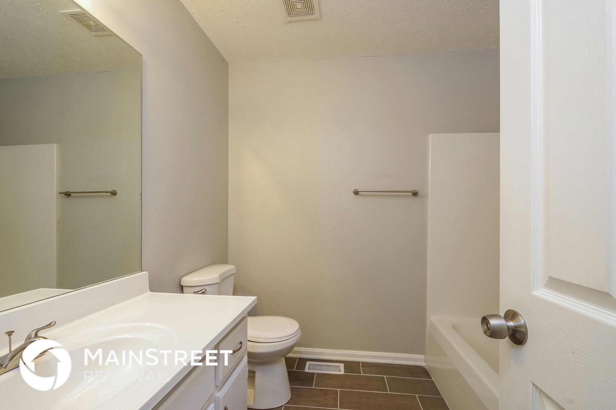 Building Photo - 5220 Plume Dr