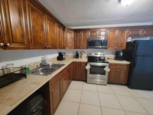 Building Photo - 2759 NW 58th Terrace