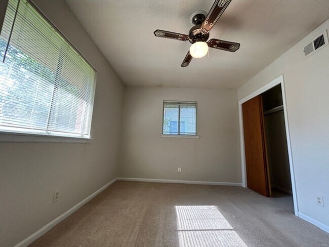 Building Photo - 5205 Nelbrook Dr