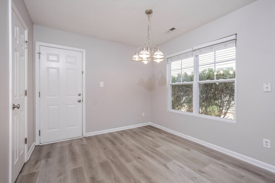 Building Photo - 70 Brookhaven Dr