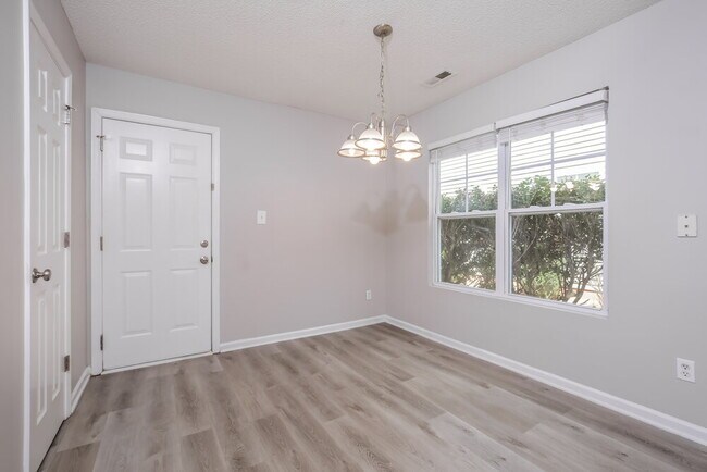 Building Photo - 70 Brookhaven Dr