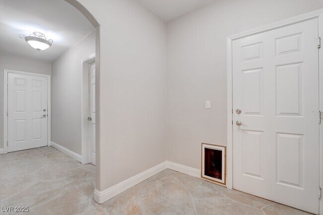 Building Photo - 8408 Bay Point Dr