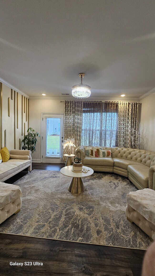 Building Photo - 1657 Pendula Ln