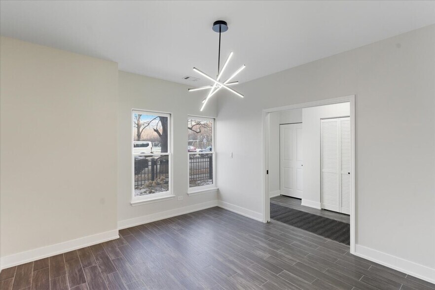 Building Photo - 839 W 14th Pl