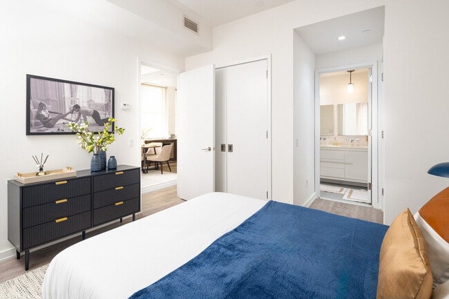 Building Photo - 52 Maiden Ln