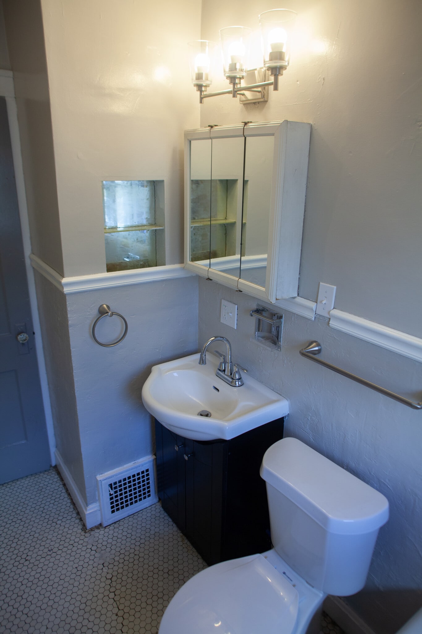 Bathroom - 1461 E 66th Ter