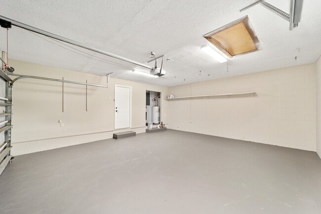 Building Photo - 5140 SE 8th St