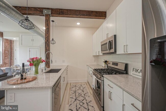 Building Photo - 1508 N Mascher St