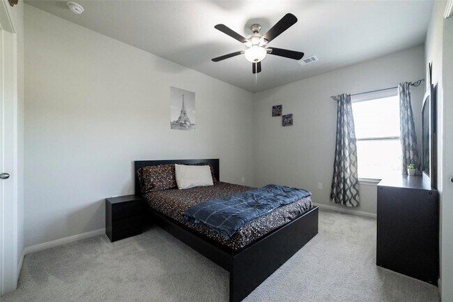 Building Photo - 17821 Limestone Spring Ln