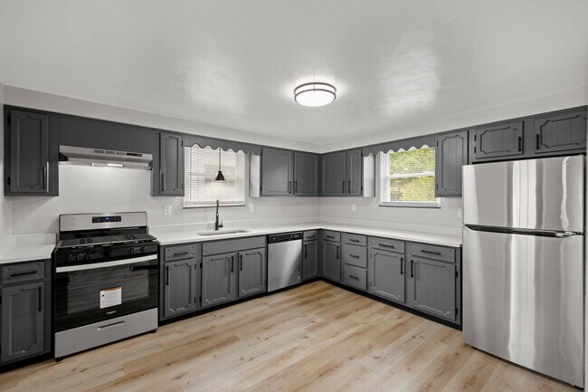 Primary Photo - Stunning 2 bedroom home in Mckees Rocks av...