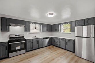 Building Photo - MOVE IN SPECIAL! SCORE HALF OFF 1ST MONTH'...