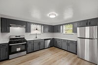 Building Photo - Stunning 2 bedroom home in Mckees Rocks av...