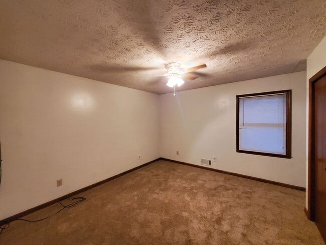 Building Photo - Great location and Schools