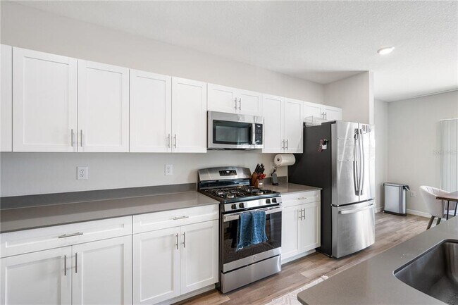 Building Photo - 14884 Summer Br Dr