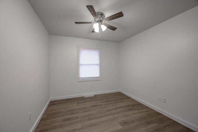 Building Photo - 3348 S Fairway Ave