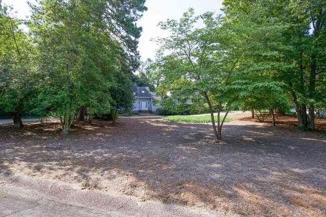 Building Photo - "3-Bedroom Home on Fox Hunt Lane in Southern Pines – Cozy Living Awaits!"