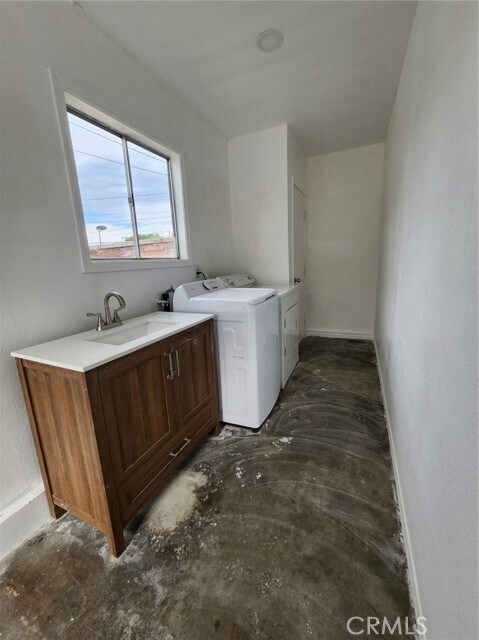 Building Photo - 2838 May Ave