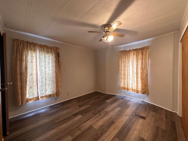 Building Photo - Awesome 2/2 Trailer in Westlake for rent!