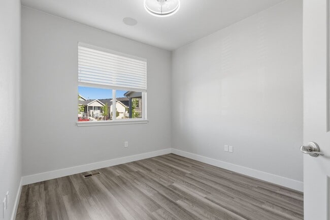 Building Photo - Castle Rock - Rancher 4 bed 3 bath in Crystal Valley!