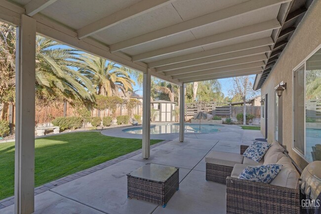 Building Photo - NW Home w/Pool & Firepit!