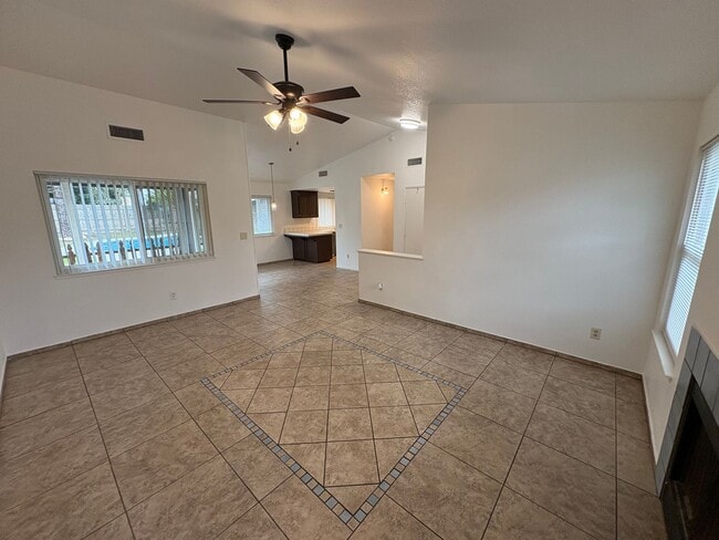 Building Photo - Charming home with Pool in Tulare Rent Ready!